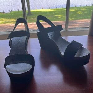 CHOCOLAT BLU size 8.5 black suede platform sandal!